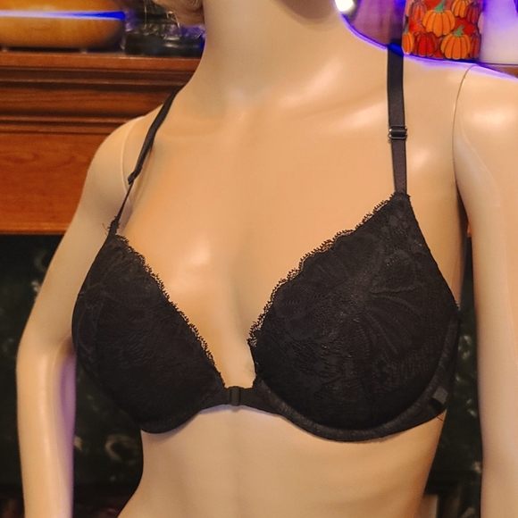 Victoria's Secret Black Lace Front Closure Razorback Bra 34 C - Picture 2 of 12